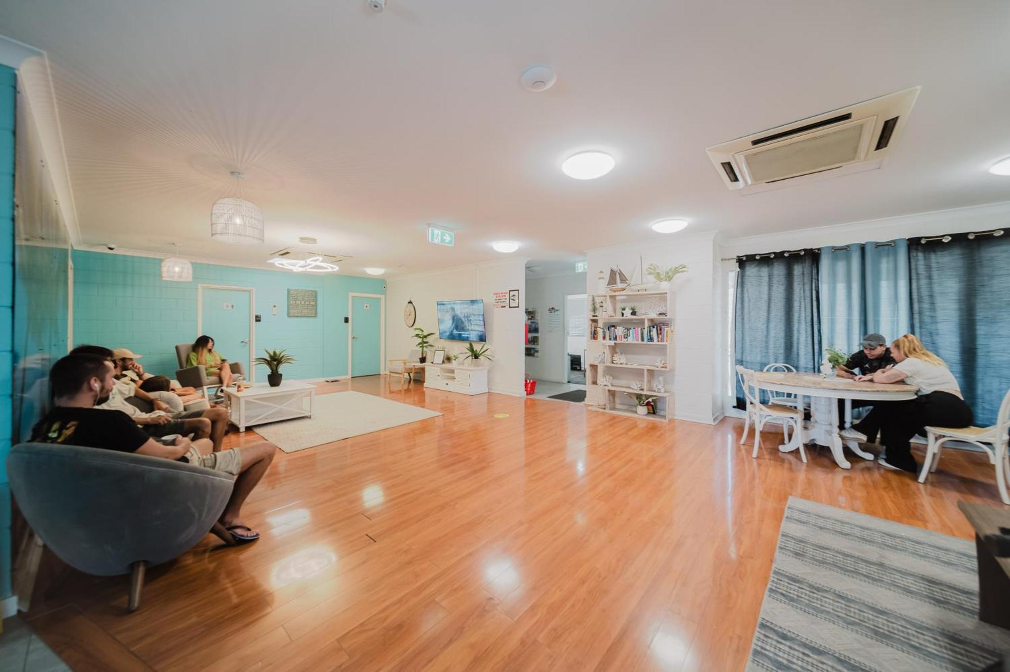 Seaside Lodge Hostel Townsville- Right Next To Coles, 2 Mins Walk To Strand & Cbd- Passport Required Exterior foto