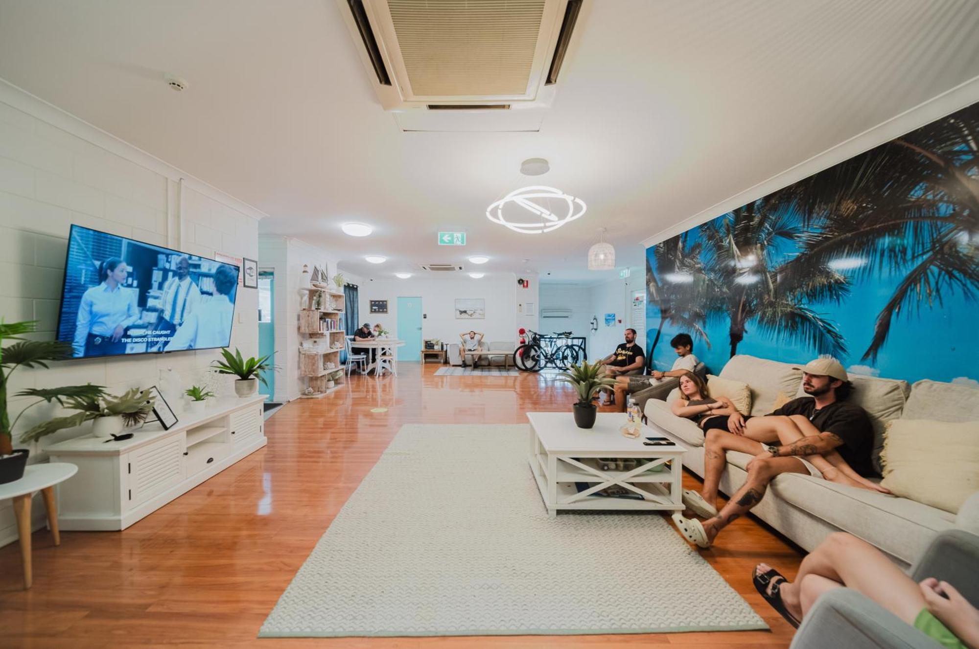 Seaside Lodge Hostel Townsville- Right Next To Coles, 2 Mins Walk To Strand & Cbd- Passport Required Exterior foto